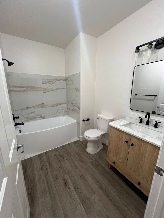 Bathroom - 1501 Front St