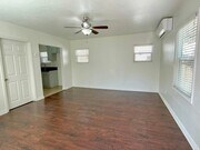 Photo - 233 W 10th St