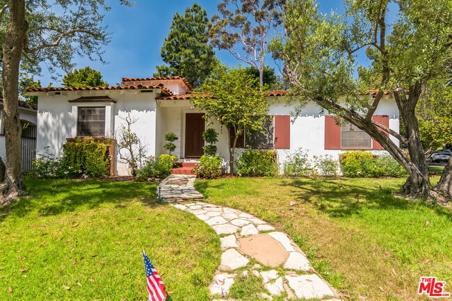 Photo - 451 Veteran Ave