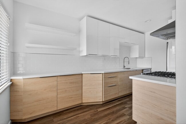 Photo - 4308 E 4th St Unit 03