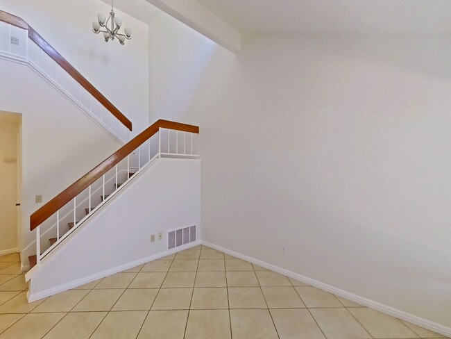 Photo - Lakeview Townhouse - 2 Bed / 1 ½ Bath