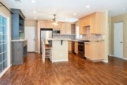 Photo - Santa Barbara Shores 4 bd / 2 bth - walkin... House