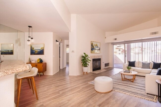 Building Photo - 7087 Camino Revueltos Unit 306