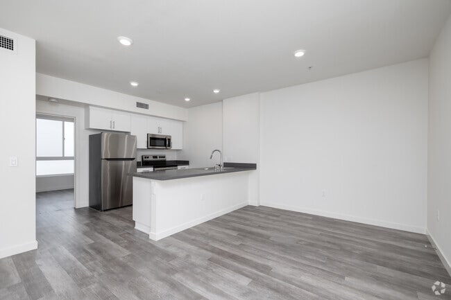 1BD, 1BA - 598SF - Kitchen - 3524 Chesapeake Ave