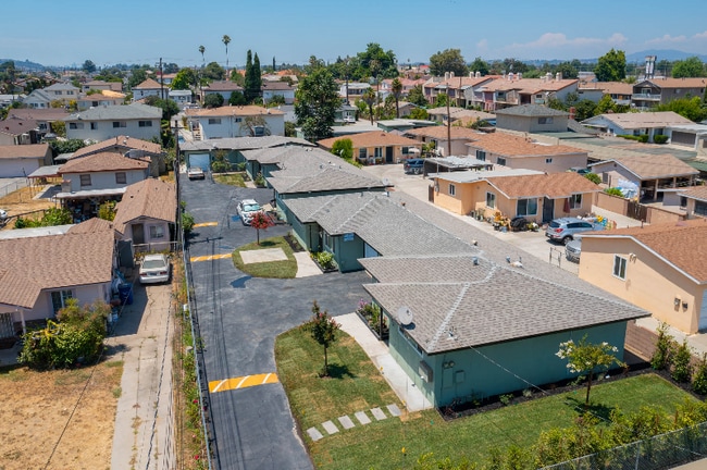Photo - 3253 Stevens Ave