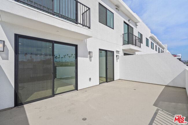 Photo - 3977 Beverly Blvd Unit 309