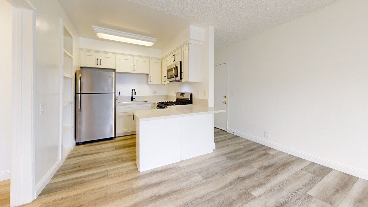 3D Tour - Eden Roc Apartments