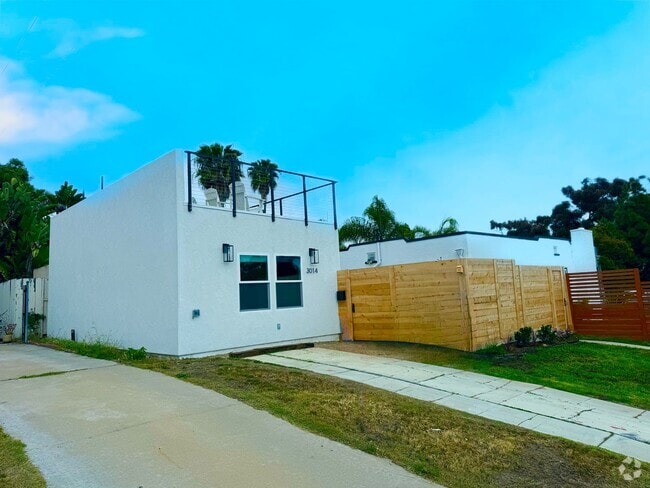 Building Photo - Welcome to your Contemporary Casita in the... Rental