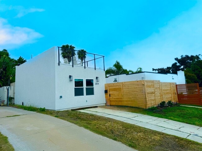 Welcome to your Contemporary Casita in the... - Welcome to your Contemporary Casita in the... House