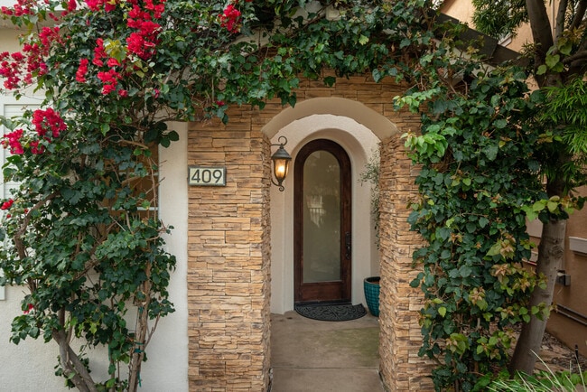 Photo - 409 N Cedros Ave