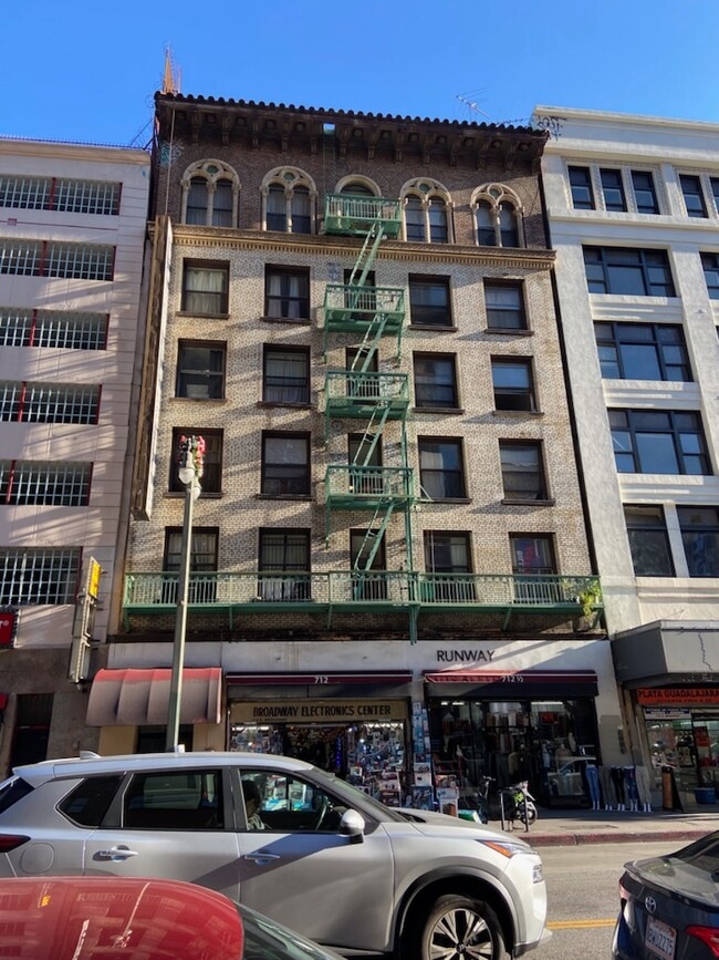 Building Photo - Broadway Flats Rental