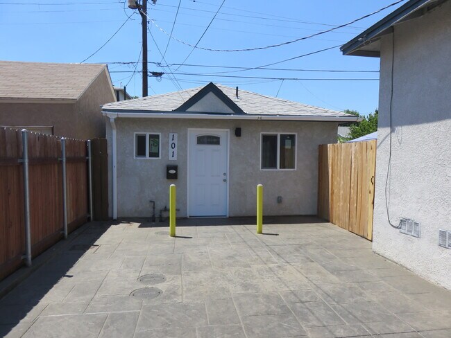 Building Photo - 1011 S Lake St Unit # 101 Rental