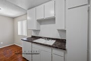 Photo - 1880 Locust Ave Apartments