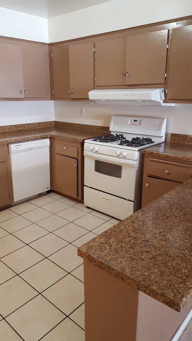 Photo - 1027 Oxford Dr Unit D