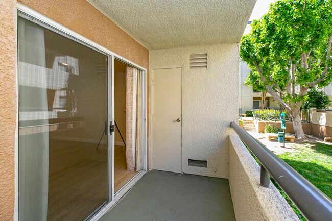 Balcony - 5525 Canoga Ave Unit 113