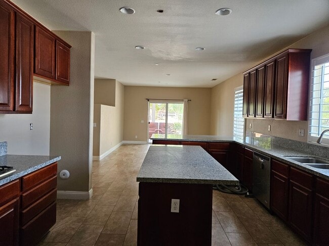 Photo - 410 Caliente Dr