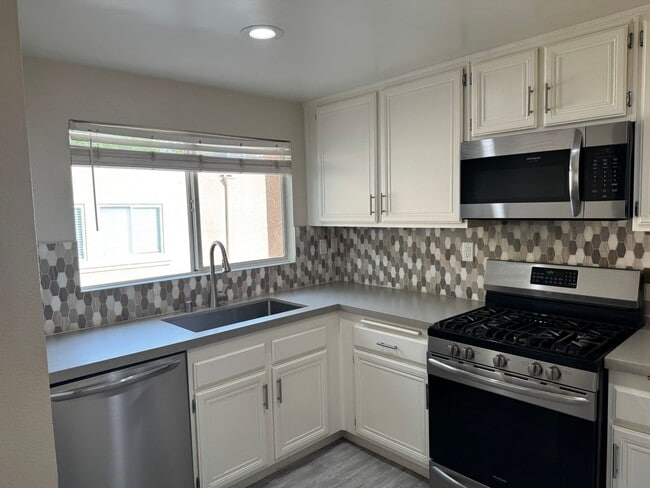Photo - Beautiful 2-Bedroom Townhome in Stevenson Ranch!