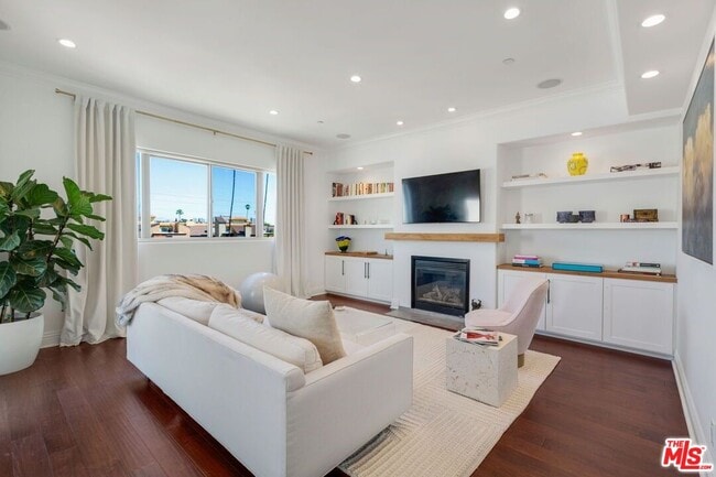 Photo - 1316 Amherst Ave Unit 402