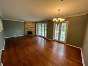 Photo - Upgraded 4+2 w/hardwood floors + great bac... House