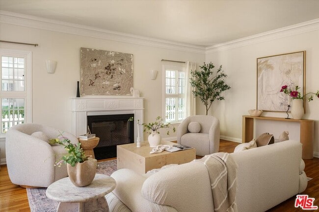 Photo - 215 S Poinsettia Pl