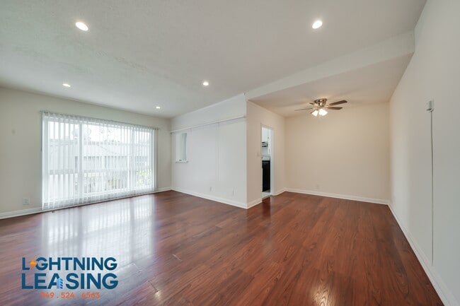 Building Photo - 922 Normandie Ave Unit 8C Rental
