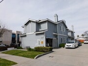 Photo - 1323 W Palmyra Ave Unit #B
