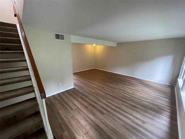 Photo - 765 Knollwood Ln