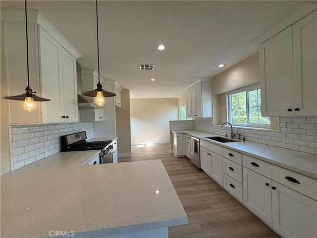 Photo - 1633 Kwis Ave