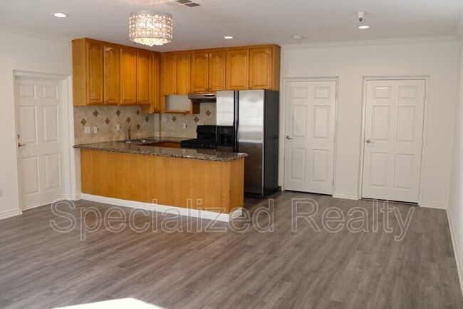 Building Photo - 1827 1/2 Hill Dr.,