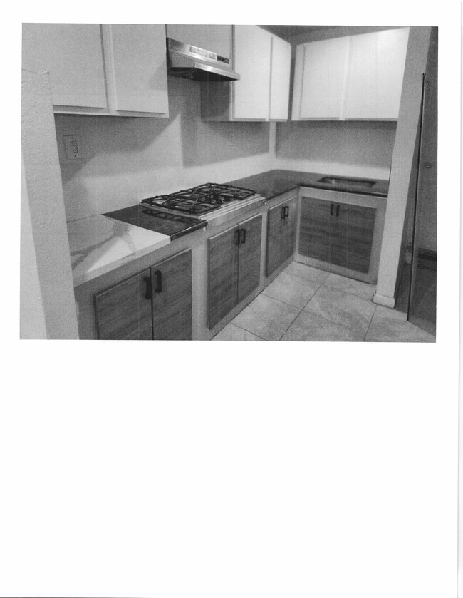 Photo - 703 N Fickett St Apartments