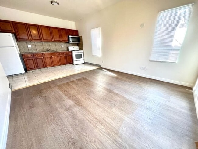 Photo - 1252 E 25th St Unit 1252