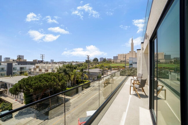 Photo - The Overland 16