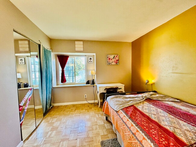 Photo - 8871 Belmont St