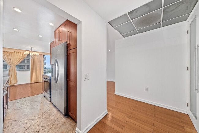 Photo - 10751 Wilshire Blvd Unit 1002