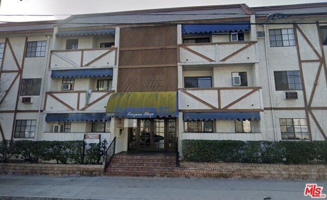 Building Photo - 18530 Hatteras St Unit 216