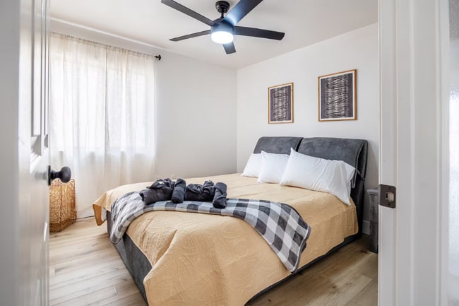 Photo - 16182 Abedul St