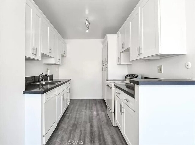 "Chic 1-Bed Oasis with Central Vacuum & Ha... - "Chic 1-Bed Oasis with Central Vacuum & Ha... Apartment Unit 50