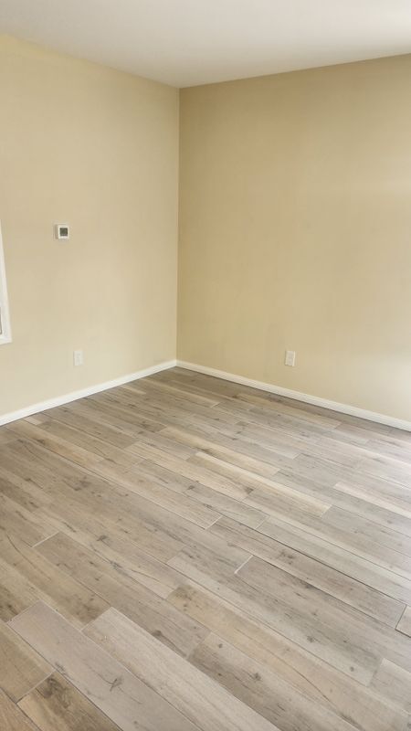 Photo - 1043 W 107th St