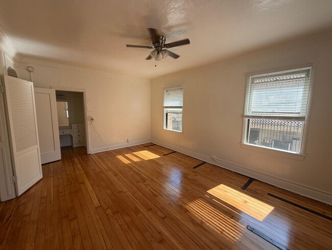 Building Photo - 318 S Kingsley Dr