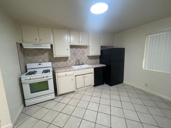 Photo - Super Clean & Nicely Renovated 2BR/1Bath in San Clemente - Walk to the Beach! Unit B