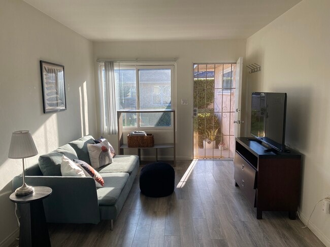 Photo - 926 Chalcedony St