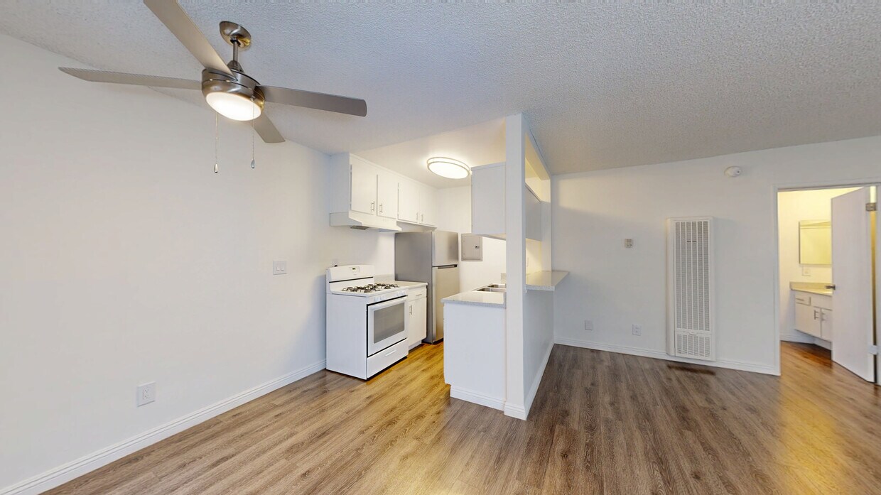 3D Tour - Vanowen Plaza