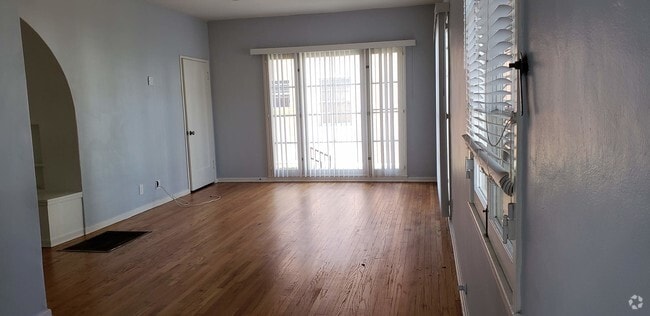 Building Photo - 4212 Degnan Blvd Unit 4212 Rental