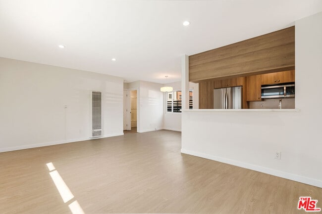 Building Photo - 27 Anchorage St Unit H