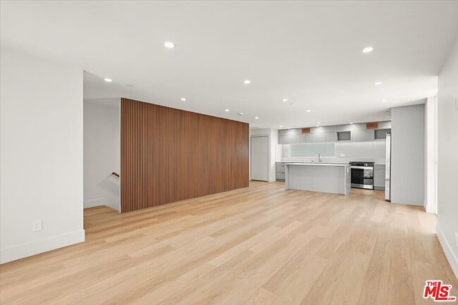 Photo - 1752 N Van Ness Ave Unit 1/2