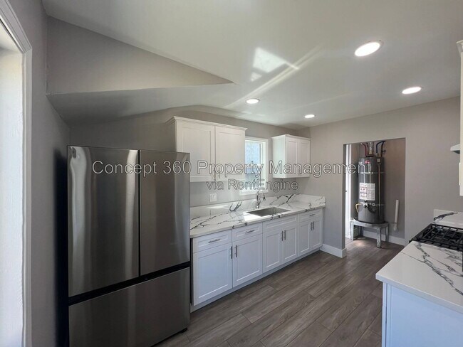 Photo - 13717 Yukon Ave