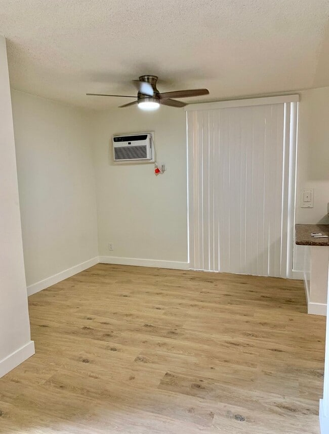 Photo - Spacious 3 bedroom unit located in Canoga Park! MOVE IN READY Unit 101