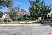 Photo - 3830 Vineland Ave