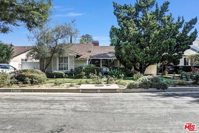 Photo - 3830 Vineland Ave