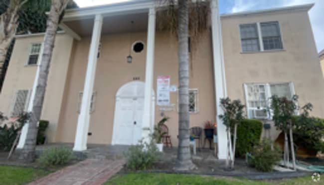Building Photo - Charming studio just minutes away from all... Unit 2 Rental